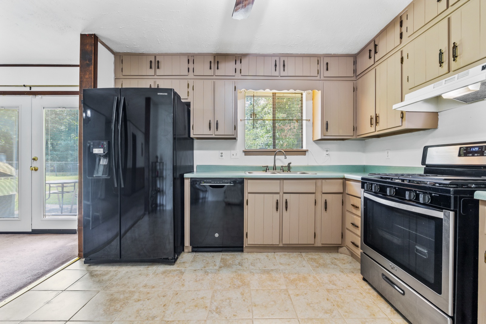 8875 Raven Drive — Interior