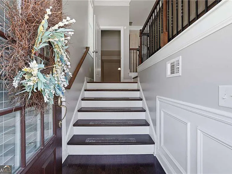 3185 Quinn Place — Interior